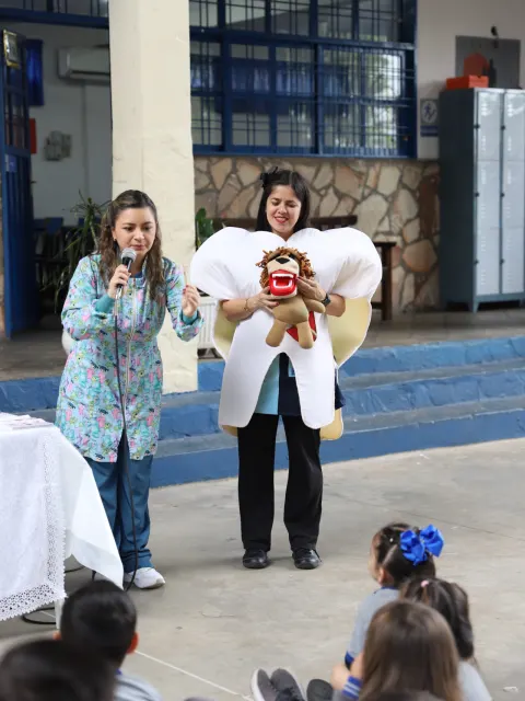 Esta tarde recibimos con mucha alegría la visita de la Dra. Ana Núñez, quien compartió con nuestros niños una entretenid...