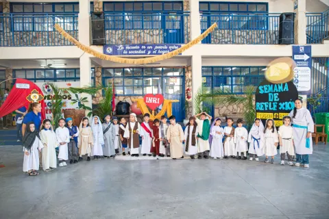A través de representaciones y parábolas nuestros alumnos nos han guiado en un recorrido lleno de significado, recordand...