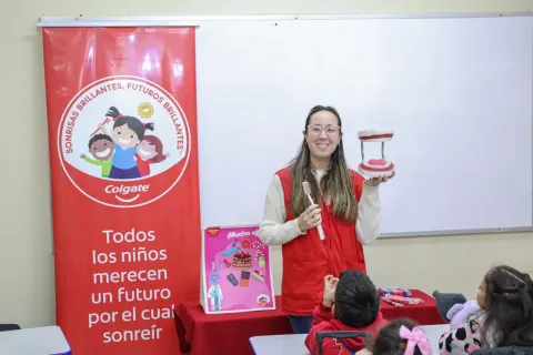 ¡Una sonrisa saludable comienza con buenos hábitos!