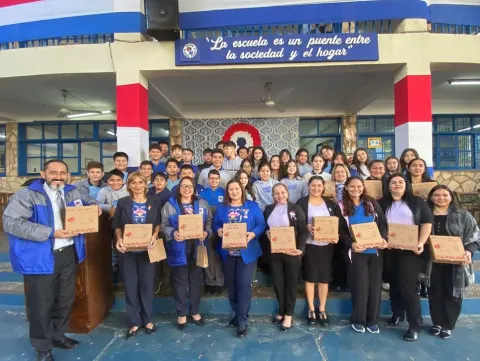 Celebrando 26 años de historia y dedicación