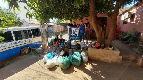 En el marco de las Justas Deportivas , los alumnos realizaron una noble campaña de solidaridad recolectando víveres con…