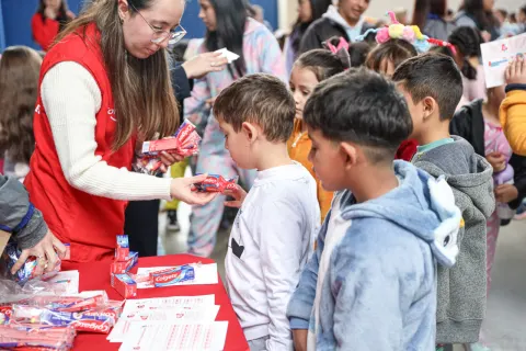 ¡Una sonrisa saludable comienza con buenos hábitos!