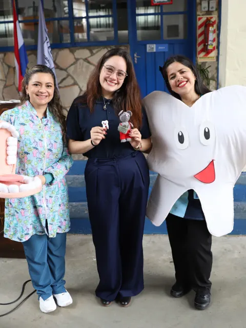 Esta tarde recibimos con mucha alegría la visita de la Dra. Ana Núñez, quien compartió con nuestros niños una entretenid...