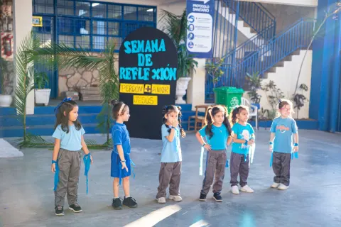 A través de representaciones y parábolas nuestros alumnos nos han guiado en un recorrido lleno de significado, recordand...