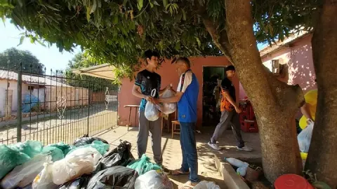 En el marco de las Justas Deportivas , los alumnos realizaron una noble campaña de solidaridad recolectando víveres con…