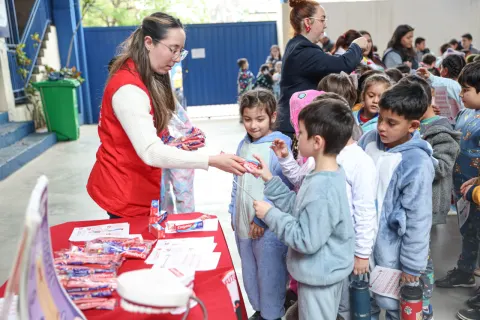 ¡Una sonrisa saludable comienza con buenos hábitos!