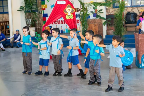A través de representaciones y parábolas nuestros alumnos nos han guiado en un recorrido lleno de significado, recordand...