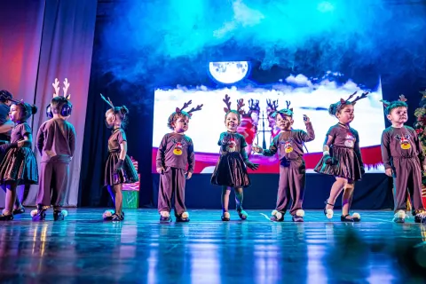 Con mucha emoción celebramos la Clausura de Danza del Nivel Inicial “The Magic of Christmas” Agradecemos profundamente a...