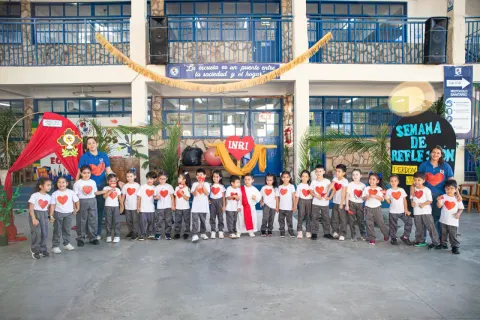 A través de representaciones y parábolas nuestros alumnos nos han guiado en un recorrido lleno de significado, recordand...
