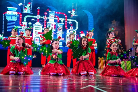 Con mucha emoción celebramos la Clausura de Danza del Nivel Inicial “The Magic of Christmas” Agradecemos profundamente a...