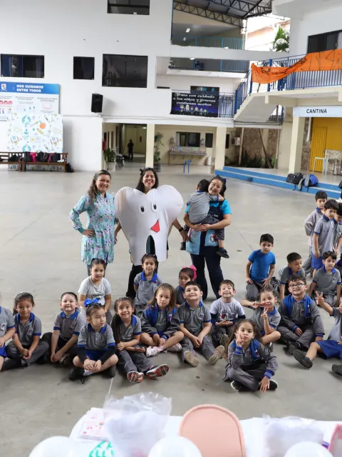Esta tarde recibimos con mucha alegría la visita de la Dra. Ana Núñez, quien compartió con nuestros niños una entretenid...