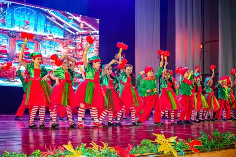 Con mucha emoción celebramos la Clausura de Danza del Nivel Inicial “The Magic of Christmas” Agradecemos profundamente a...