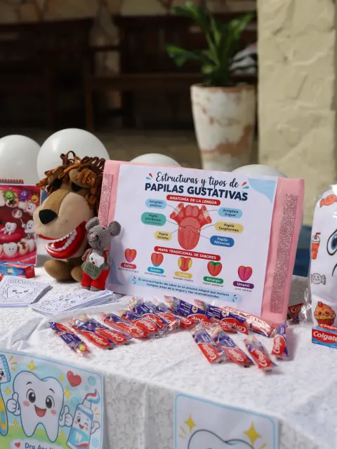 Esta tarde recibimos con mucha alegría la visita de la Dra. Ana Núñez, quien compartió con nuestros niños una entretenid...