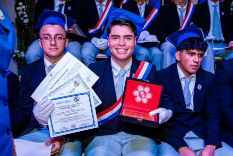 Celebramos con orgullo la culminación de una etapa significativa para los alumnos del Noveno y Tercer Año. Este logro es...